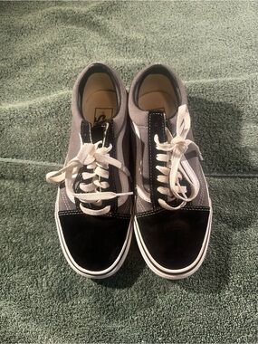 Vans Old Skool Low-Top Sneakers in Black & Gray with White Stripe Unisex